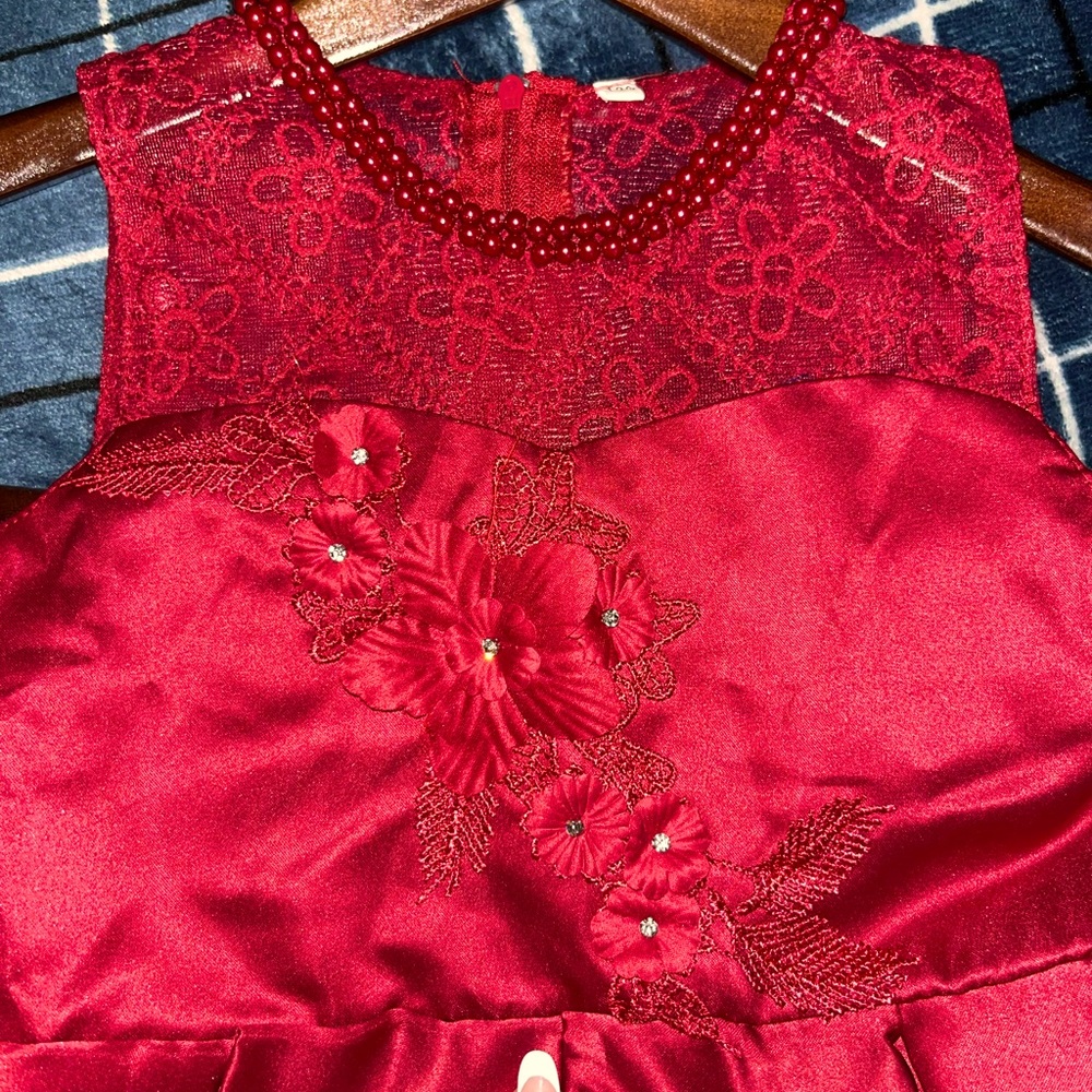 Beautiful Princess Girls Dress with Train - Picture 7 of 8